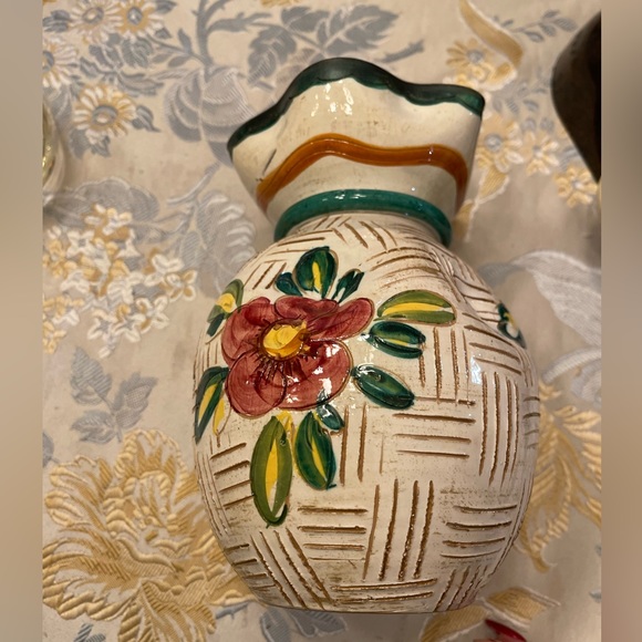 Vintage Post-WWII Italian Pottery Floral Vase - Picture 3 of 8